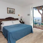 Antares Hotel 3*