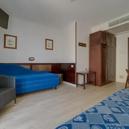 Antares Hotel 3*